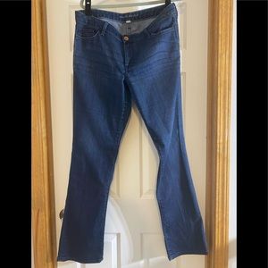 Banana Republic dark wash slightly bootcut Jean. Size 32. No signs of wear.